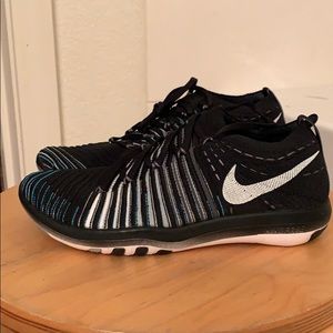 Women’s Nike free fly knit